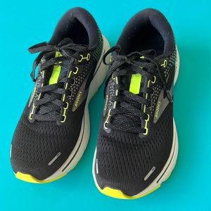 Books women’s Ghost 14 size 7